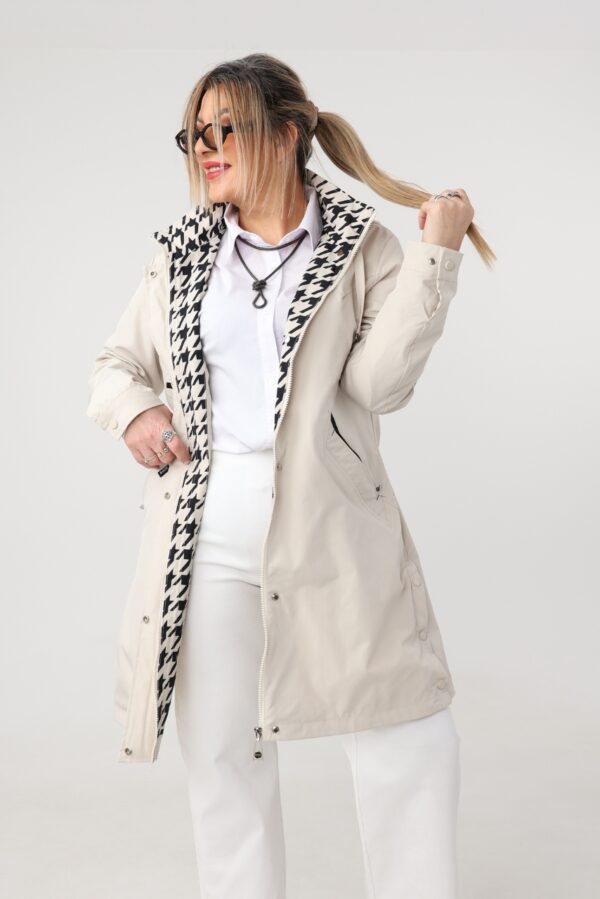 Wiosenna kurtka damska plus size ecru z pepitką