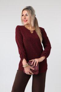 Bluzka wizytowa XXL z połyskiem – moda dla puszystych kobiet