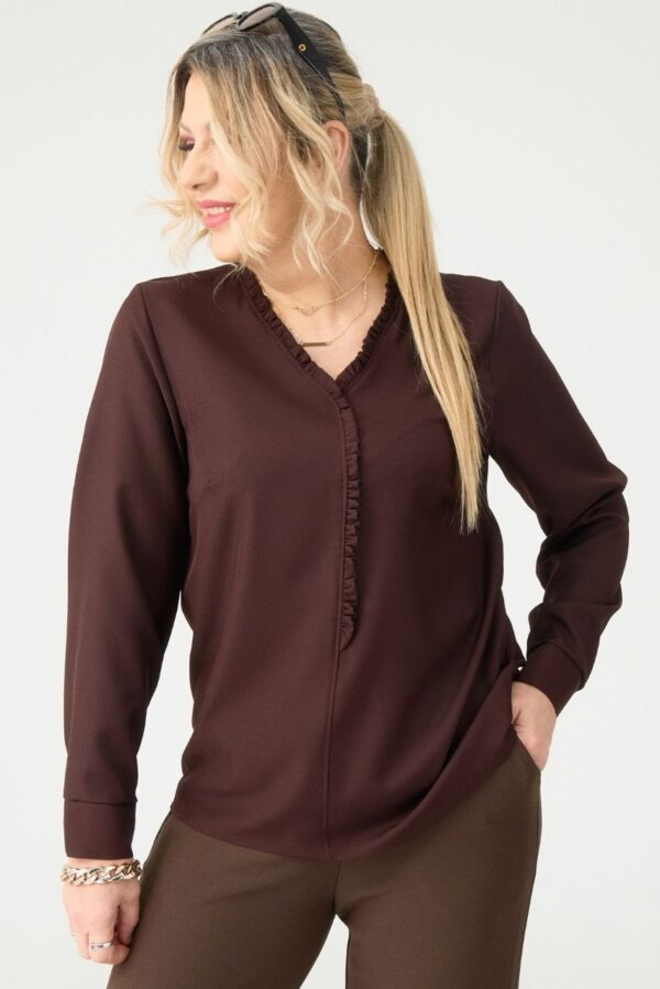 Bluzka z falbanką na dekolcie brązowa