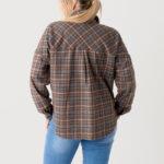 Koszula-w-kratę-damska-duże-rozmiary-brązowo-niebieska (2)