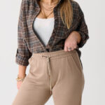 Spodnie-dresowe-damskie-duże-rozmiary-beżowe (1)