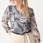 bezowo-granatowa-bluzka-z-szyfonowym-rekawem (7)