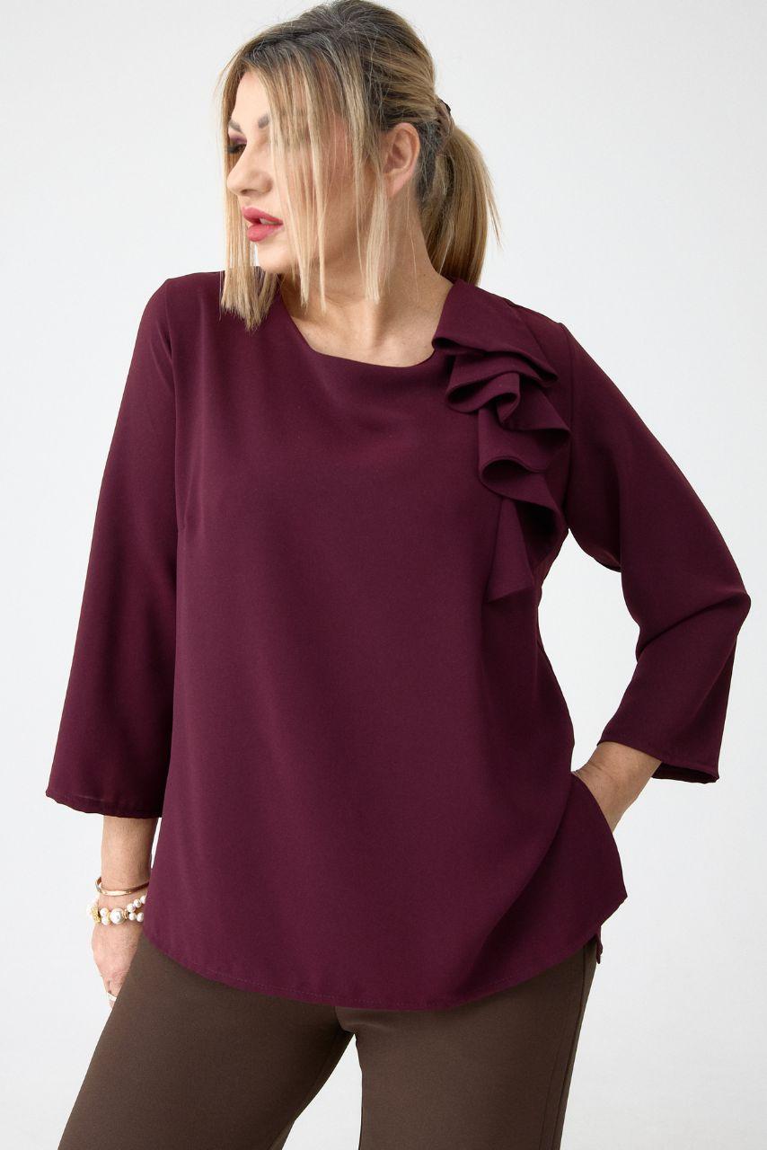 Bluzka plus size z falbanką bordowa – duże rozmiary 44–52