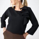 bluzka-z-falbanka-plus-size-czarna (3)