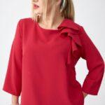 Bluzka plus size z falbanką czerwona – duże rozmiary 44–52