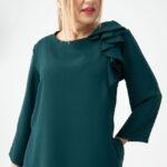 Bluzka plus size z falbanką zielona – duże rozmiary 44–52