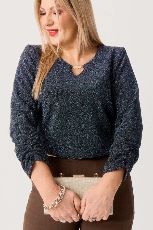 Bluzka wizytowa XXL z połyskiem – moda dla puszystych kobiet