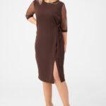 brazowa-sukienka-z-rozcieciem-plus-size (3)