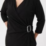 czarna-sukienka-kopertowa-midi-plus-size-z-marszczeniem (1)