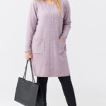 Sweter tunika dla puszystych z kieszeniami pudrowy róż 44-50