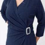 granatowa-sukienka-kopertowa-midi-plus-size-z-marszczeniem (2)