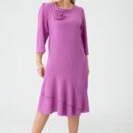 Wrzosowa sukienka wyszczuplająca plus size wizytowa z falbaną 44-52