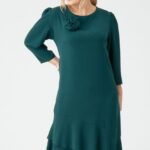 Zielona sukienka wyszczuplająca plus size wizytowa z falbaną 44-52