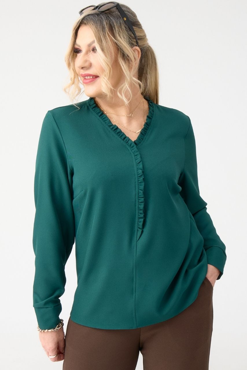 Bluzka z falbanką na dekolcie butelkowa zieleń