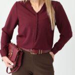 Bluzka z falbanką na dekolcie bordowa (1)