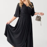 Błyszcząca-wieczorowa-sukienka-plus-size-maxi-czarna (8)