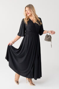 Błyszcząca wieczorowa sukienka plus size maxi czarna 44-52