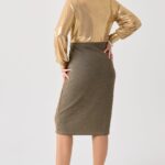 Elegancka-złota-sukienka-kopertowa-midi-plus-size (1)