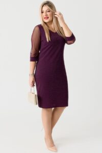 Elegancka błyszcząca sukienka plus size – wizytowa moda dla kobiet