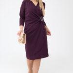 fioletowa-sukienka-kopertowa-midi-plus-size-z-marszczeniem