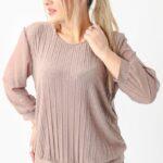 Beżowa bluzka plus size – elegancka moda dla puszystych kobiet