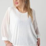 Biała bluzka plus size – elegancka moda dla puszystych kobiet