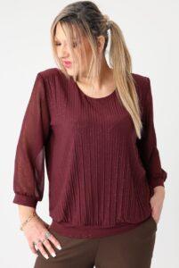Bordowa bluzka plus size – elegancka moda dla puszystych kobiet