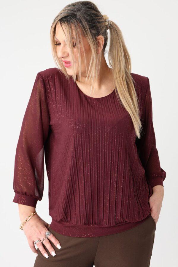 Bordowa bluzka plus size – elegancka moda dla puszystych kobiet