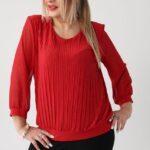 Czerwona bluzka plus size – elegancka moda dla puszystych kobiet