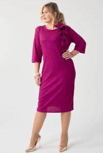 Sukienka wizytowa XXL z falbaną – moda dla puszystych kobiet