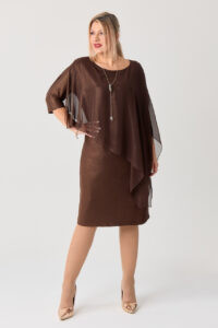 Sukienka połyskująca PLUS SIZE z szyfonową narzutką brązowa 44-52