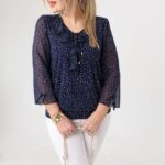 Bluzka damska z żabotem granatowa w groszki