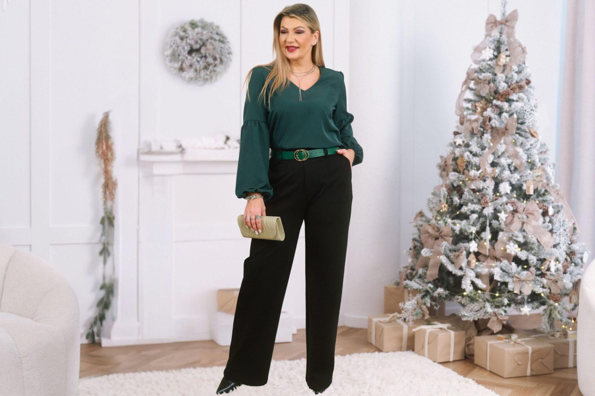 elegancki zestaw plus size- butelkowa świąteczna bluzka plus size zestawiona z eleganckimi czarnymi spodniami dla puszystych kobiet