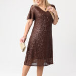 Błyszcząca elegancka sukienka z cekinami plus size brązowa midi 44-52