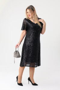 Błyszcząca elegancka sukienka z cekinami plus size czarna midi 44-52