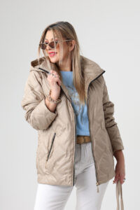 Beżowa kurtka damska przejściowa plus size z odpinanym kapturem 42-50