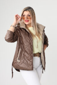 Lekka kurtka przejściowa damska duże rozmiary brązowa regulowana po bokach 42-50