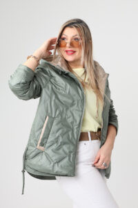 Lekka kurtka przejściowa damska duże rozmiary zielona regulowana po bokach 42-50
