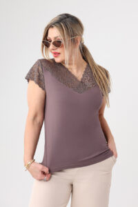 Elegancka bluzka z koronką plus size krótki rękaw brązowa 44-54