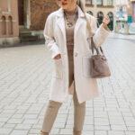 Płaszcz bukla plus size damski kremowy 44-52