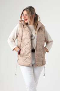 Pikowany bezrękawnik damski duże rozmiary beżowy 44-54