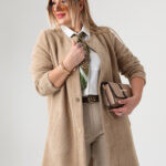 Przejściowy-elegancki-płaszcz-damski-plus-size-z-błyszczącą-nitką-44-56 (6)