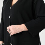 Sweterek-damski-plus-size-zapinany-na-guziki-czarny (4)