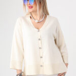 Sweterek damski plus size zapinany na guziki kremowy 44-48