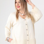 Sweterek-damski-plus-size-zapinany-na-guziki-kremowy (5)
