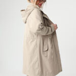 beżowa-cienka-kurtka-parka-plus-size-przejściowa-elegancka (2)