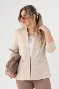 Beżowy elegancki żakiet damski duże rozmiary zamszowy 44-54