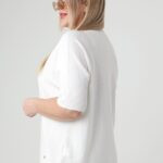 bialy-sweterek-plus-size-z-krotkim-rekawem (2)
