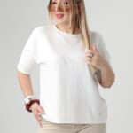 bialy-sweterek-plus-size-z-krotkim-rekawem (3)