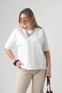 Sweterek dla puszystych biały krótki rękaw